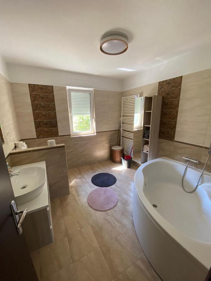 Apartman Ana Kampor Bagian luar foto